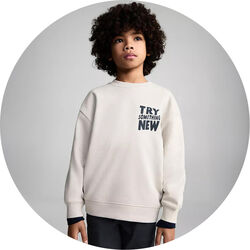 HOODIES & SWEATERS